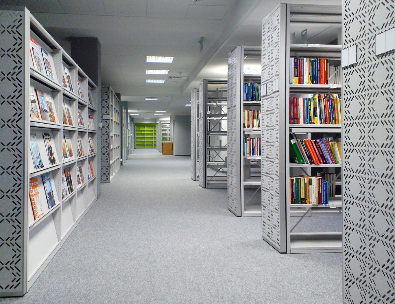 Regały biblioteczne stacjonarne i ekspozycyjne
